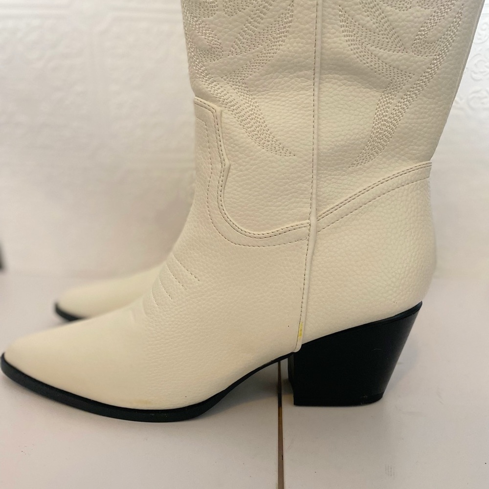 White leather cowboy boots - Picture 2 of 3
